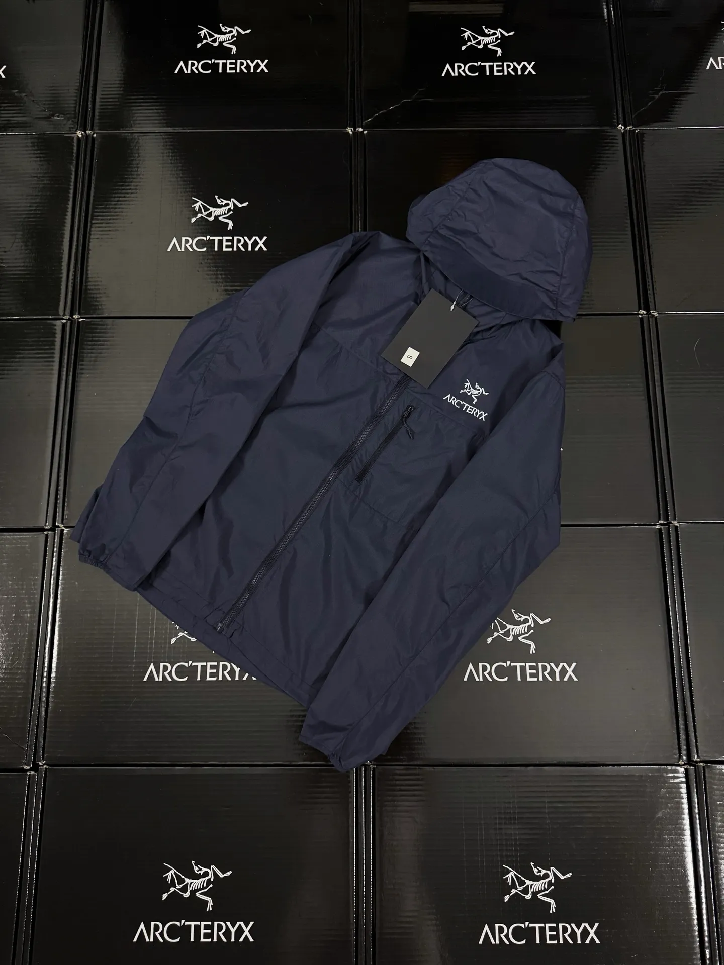 🦋 185 ARCTERYX SQUAMISH Same Style HOODY Breathable 26 Series Breathable ！ Same Style ！ New Arrival， ！Premium Quality ！ ， ， ， 99% Breathable 、 ， ！ 、 。 Windwall 、 、 、 、 … 、 、 、 … 、 ， 、 … 、 ！ 、 … ！ ： Black Navy Blue Size S 66 112 46.4 60 90-110 M 68 116 47.6 61.5 110-130 L 70 120 48.8 63 130-145 XL 72 124 50 64.5 145-160 XXL 74 128 52.4 67.5 170-190 XXXL 78 132 55 70 190